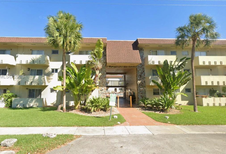 Condo Available by Dadeland Mall!!